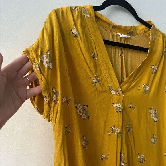 GAP Womens Short Sleeves V-Neck High Low Hem Floral Yellow Blouse Size Large - Picture 4 of 10